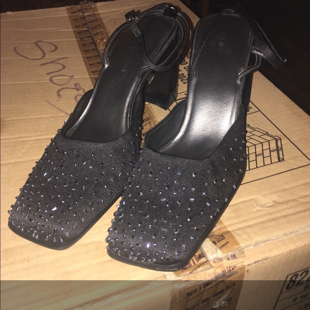 Nine West Blk Heel W/bead Design Sz 6.5. Mk offer